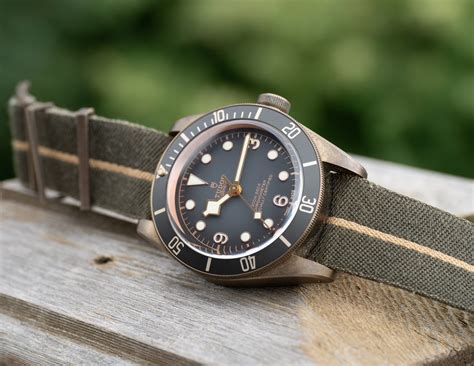 tudor black bay on nato|Hands.